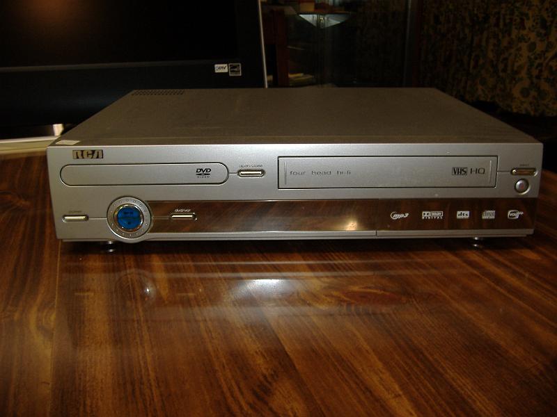 DSCF0820.JPG - RCA DVD / VHS Player